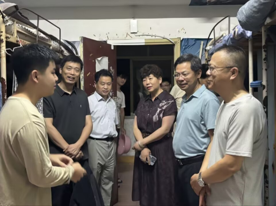离校送关怀  平安筑防线